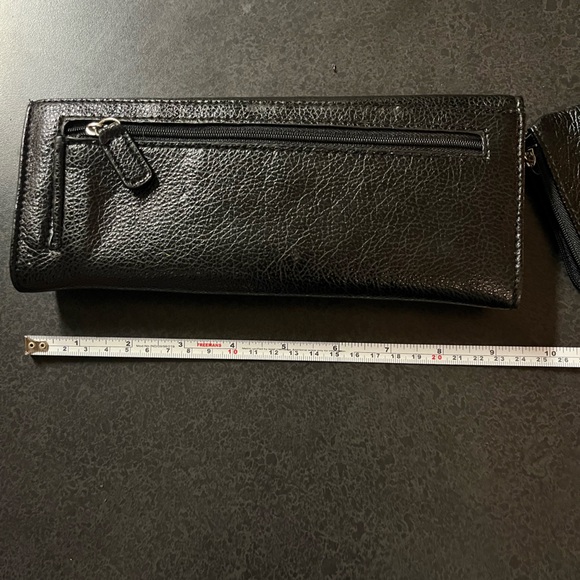 NWT Kenneth Cole Reaction wallet with retractable clutch. - Picture 6 of 8